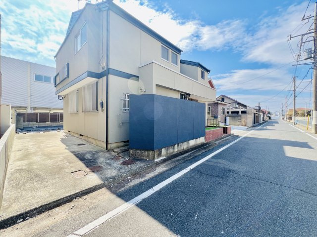 前橋市下小出町の前面道路含む現地写真|駐車スペース縦列で2台可能◎