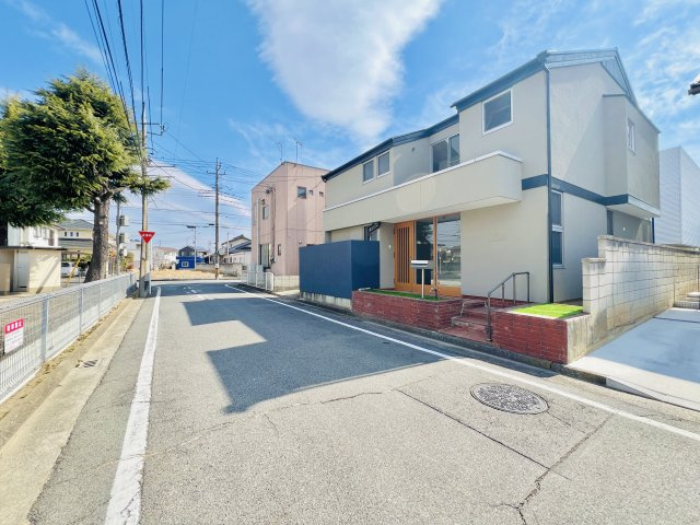 前橋市下小出町の前面道路含む現地写真|車の通りも少なく、駐車も楽々♪