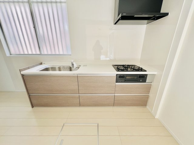 前橋市下小出町のキッチン|収納力の高いキッチン。鍋やフライパン、食器類などもスッキリ収納できます！