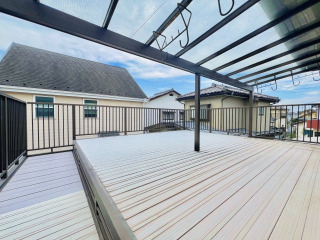 前橋市下細井町のバルコニー|広々バルコニーは、ご家族のお布団をたっぷり干せます