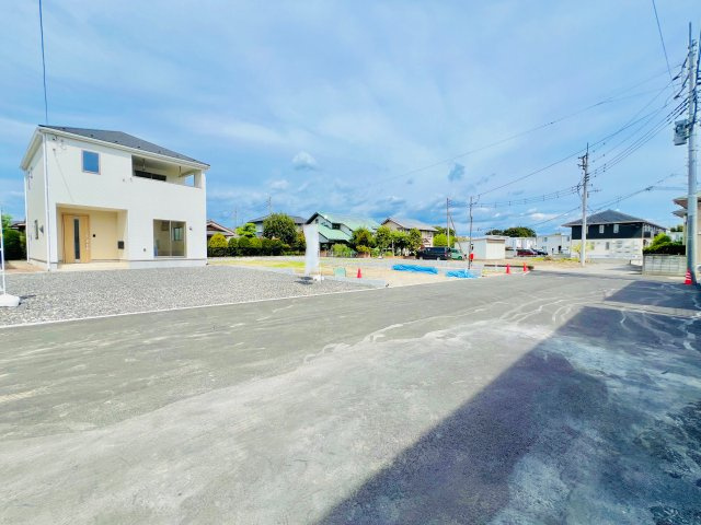 前橋市下細井町の前面道路含む現地写真|間口も前面道路も広いので、駐車が苦手な方にもおススメ◎