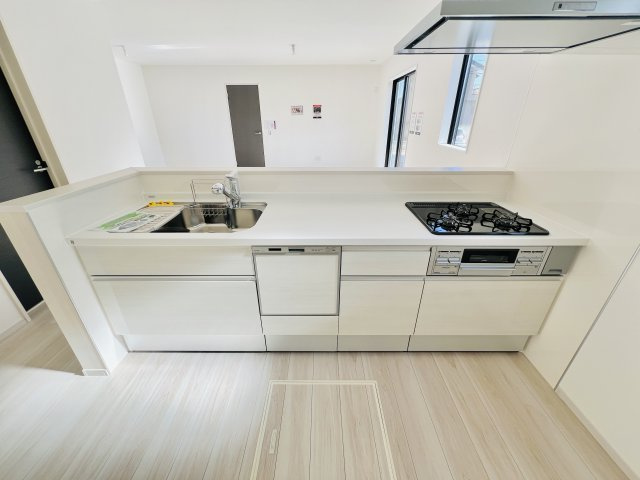 前橋市前箱田町のキッチン|収納も充実のキッチン◎
ビルトイン食洗器付きで洗い物も楽々♪