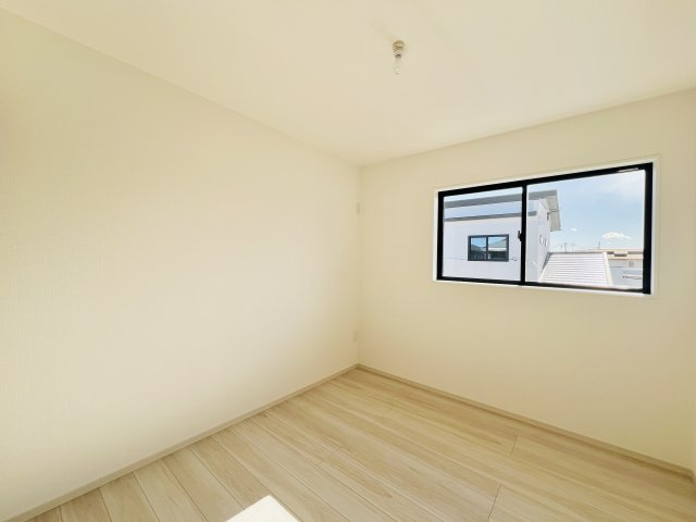 前橋市前箱田町の洋室|お子様の一人部屋デビューにも最適♪