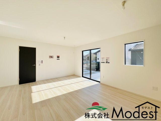 前橋市前箱田町の居間・リビング|明るい日差しも差し込む20帖リビング♪