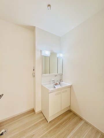 前橋市前箱田町の外観|収納もたっぷり出来て、すっきりとした洗面脱衣所♪