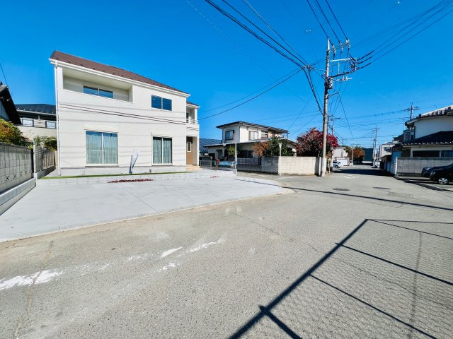 前橋市南町の前面道路含む現地写真|間口も広く、交通量も少ないので駐車も楽々♪