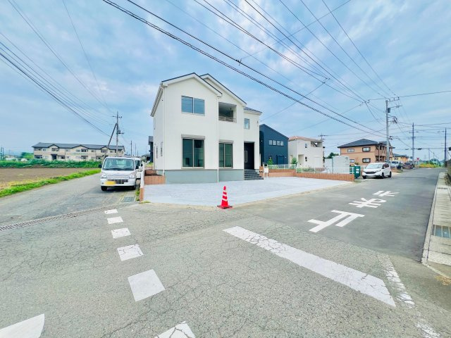 前橋市富士見町小沢の前面道路含む現地写真|車の通りも少なく、駐車も楽々♪