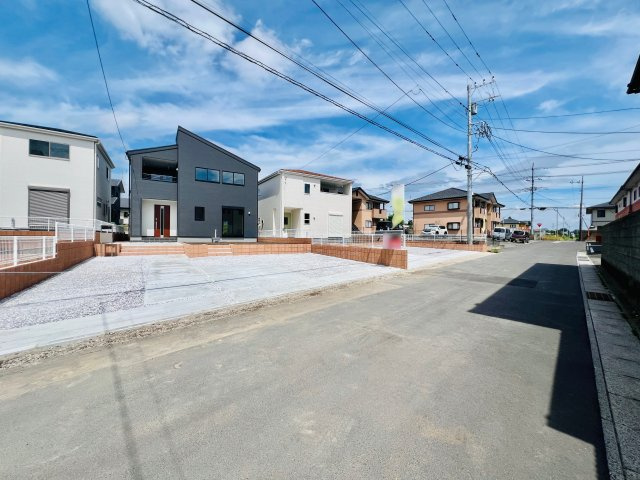 前橋市富士見町小沢の前面道路含む現地写真|車の通りも少なく、駐車も楽々♪