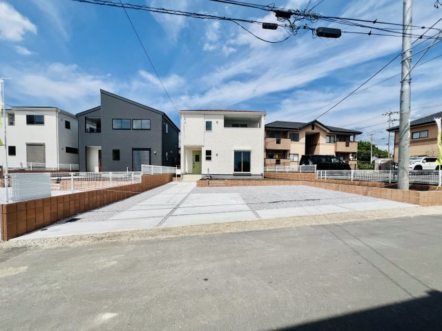 前橋市富士見町小沢の前面道路含む現地写真|閑静な住宅地♪