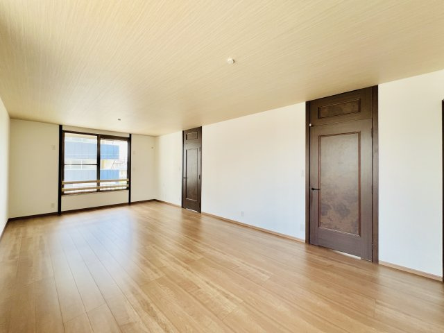 前橋市広瀬町の洋室|扉が２ヵ所ある洋室は、２部屋に分ける事も◎