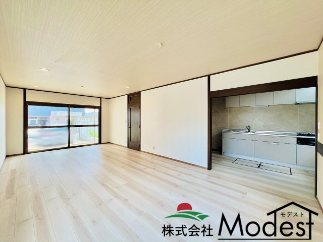 前橋市広瀬町の居間・リビング|ご家族も自然と集まるリビングは、家具の配置も考えやすいです◎