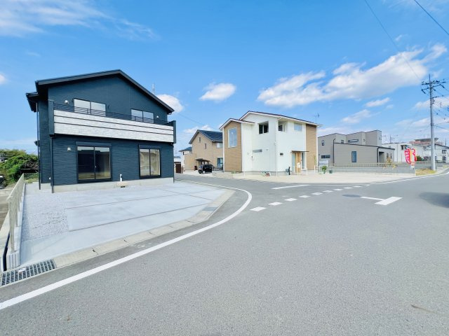 前橋市後家町の前面道路含む現地写真|駐車スペース３台可◎