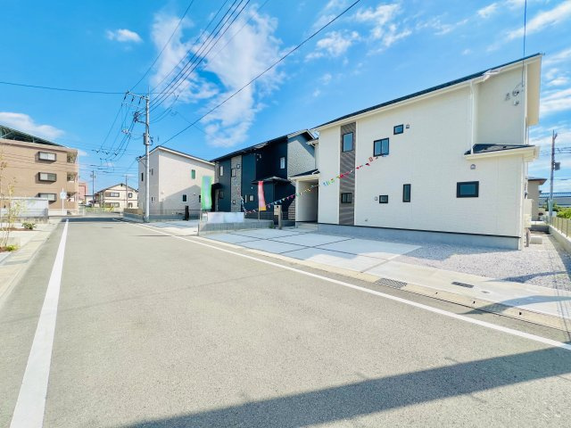 前橋市後家町の前面道路含む現地写真|駐車スペース３台可◎