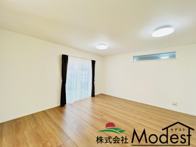 前橋市朝日町の居間・リビング|明るく開放的な17帖リビング♪