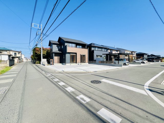前橋市江田町の前面道路含む現地写真|閑静な住宅街で駐車も楽々♪