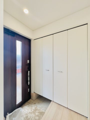 前橋市河原浜町の玄関|履物の収納もたっぷり可能な玄関♪