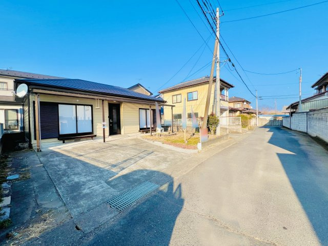 前橋市粕川町込皆戸の前面道路含む現地写真|車の駐車が苦手な方にもおススメです♪