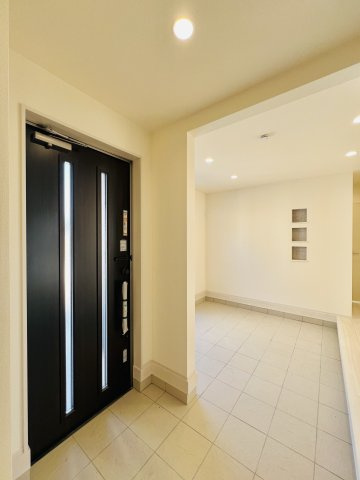 前橋市総社町植野の玄関|着脱もスムーズにできる広々玄関◎
