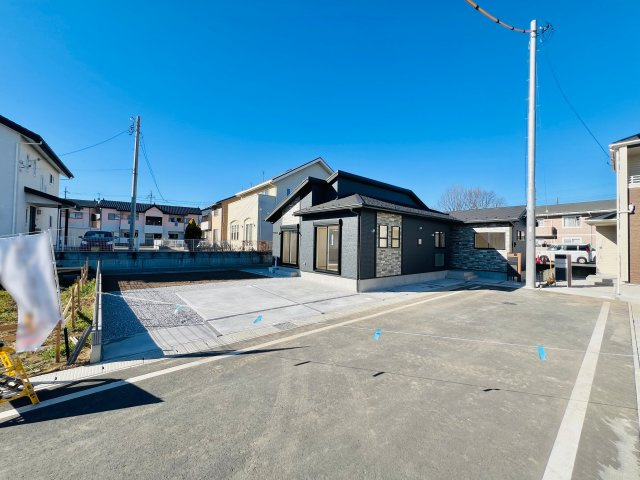 前橋市総社町植野の前面道路含む現地写真|間口も広く駐車も焦らずにできます♪