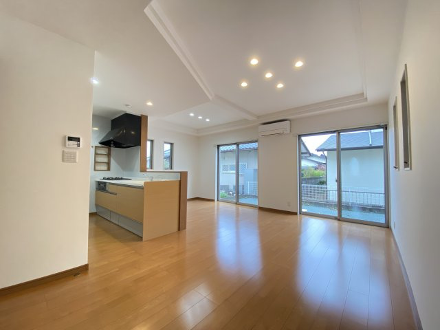 【居間・リビング】 | 南区土河原町 | ☆広くて・明るい16.5帖のLDK☆