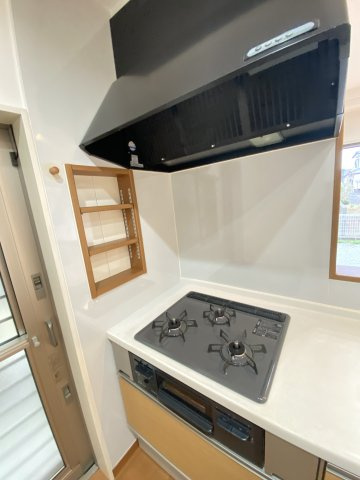 【キッチン】 | 南区土河原町 | ☆三口コンロで料理も捗ります！☆