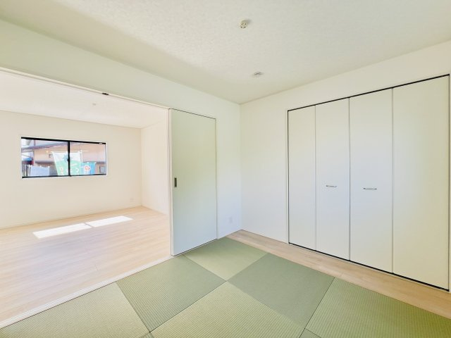 前橋市茂木町の和室|リビングに隣接する和室は、キッズスペースや家事スペースとしても♪