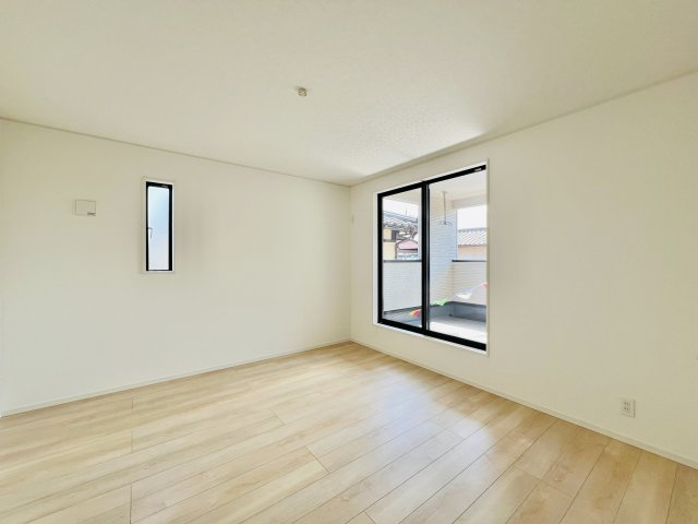 前橋市茂木町の洋室|8帖の洋室は、WIC付きでお部屋もスッキリと♪