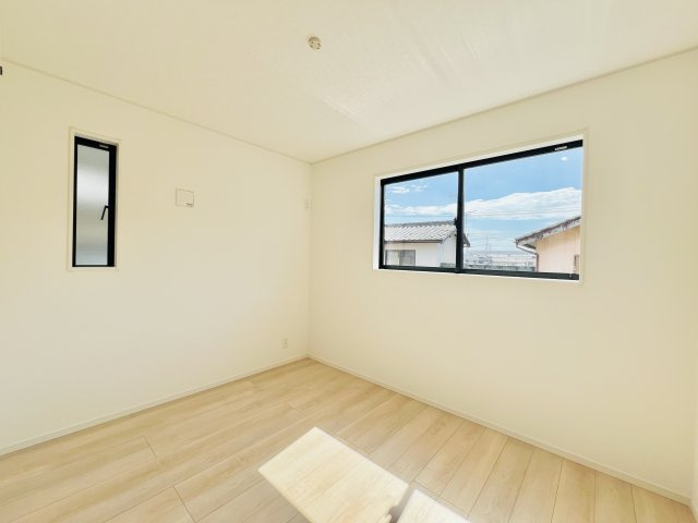 前橋市茂木町の洋室|日当たりも良好な洋室♪