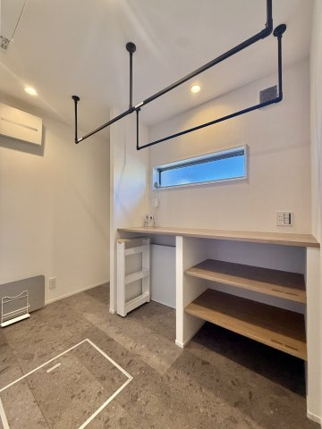 中央区楊子町のその他|脱衣室には部屋干しができる便利なスペースがあります。