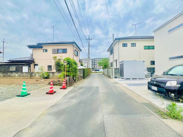 太田市下小林町の前面道路含む現地写真|閑静な住宅街で駐車も楽々♪