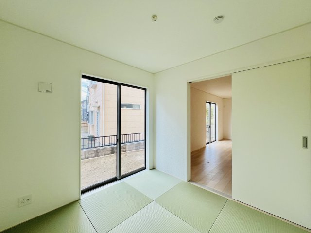 太田市下田島町の和室|リビングに隣接する和室◎
キッズスペースや家事スペースとしても♪