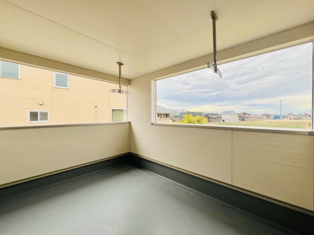 太田市下田島町のバルコニー|プライベート空間も確保できるインナーバルコニー♪