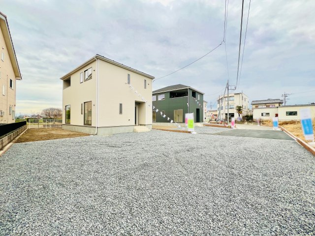 太田市下田島町の前面道路含む現地写真|敷地内で駐車も楽々♪