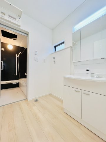 太田市下田島町の独立洗面台|ゆとりのある洗面脱衣所◎