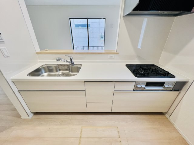 太田市下田島町のキッチン|ご家族との会話も弾む対面キッチン◎