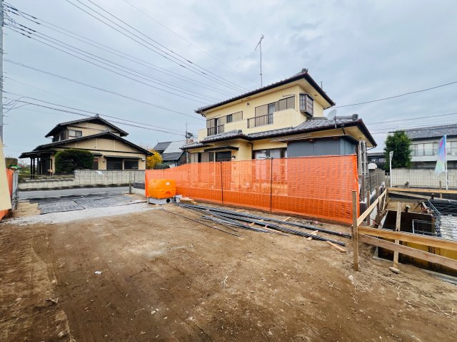 太田市亀岡町の前面道路含む現地写真|駐車スペース３台可◎