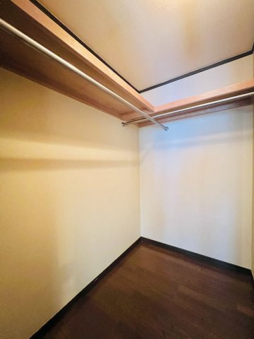 太田市台之郷町の収納|高さのある物もたっぷり収納可能なウォークインクローゼット♪