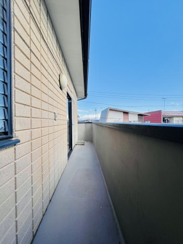 太田市台之郷町のバルコニー|2部屋から行き来できるバルコニー◎