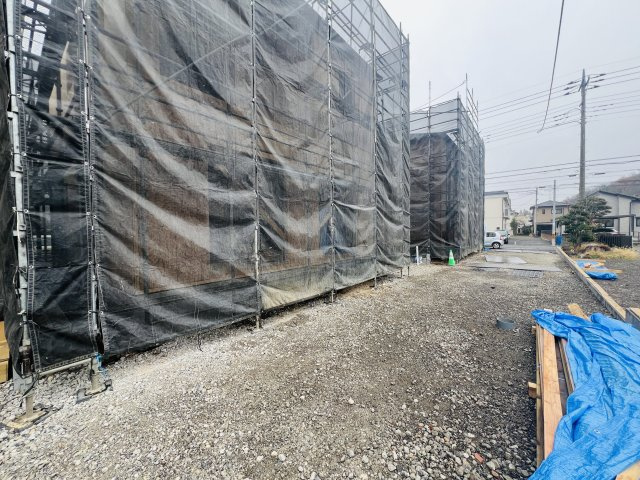 太田市本町の前面道路含む現地写真|敷地内で駐車も楽々♪