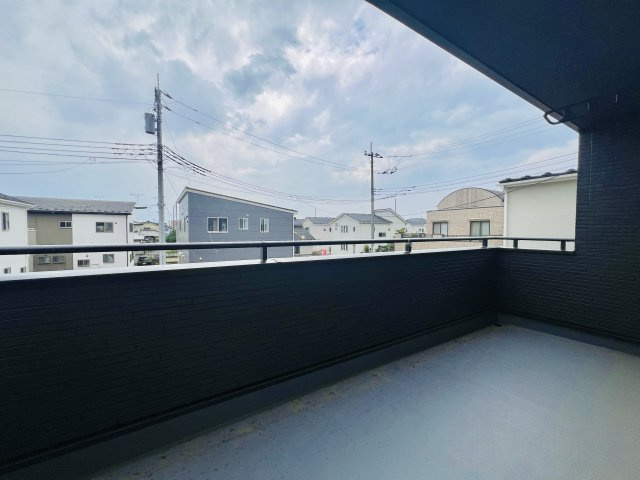 太田市由良町のバルコニー|洗濯物もたくさん干せるインナーバルコニー♪