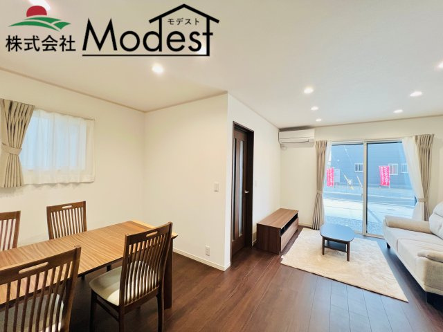 太田市由良町の居間・リビング|家具の配置も考えやすい16帖LDK♪