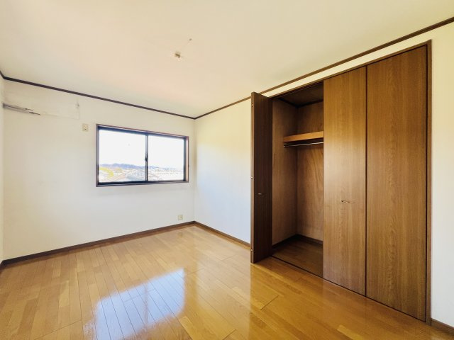 太田市緑町の洋室|6帖洋室はお子様の一人部屋デビューにも最適♪