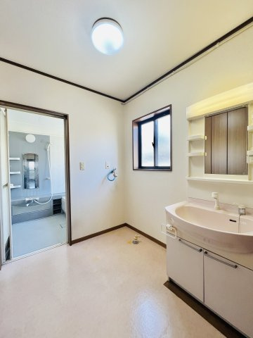 太田市緑町の前面道路含む現地写真|4LDK＋離れ