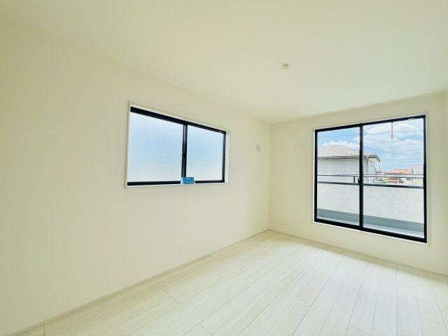 太田鶴生田町の洋室|バルコニーに面した6.75帖の洋室◎
WIC付き！