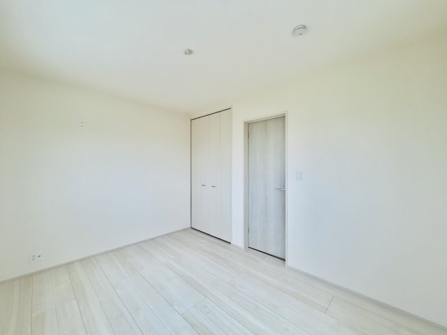 太田鶴生田町の洋室|6帖の洋室は、お子様の一人部屋デビューにも最適♪