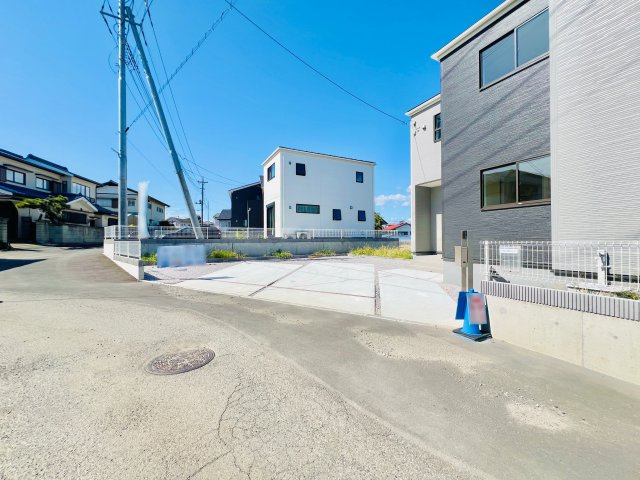 桐生広沢町の前面道路含む現地写真|車の通りも少なく駐車も楽々♪