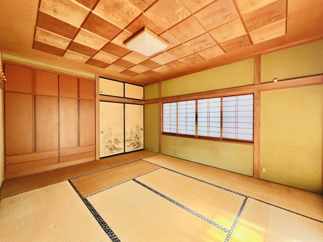 渋川市金井の和室|10帖和室は、布団を敷いて寝室に、ちゃぶ台で団らんも◎