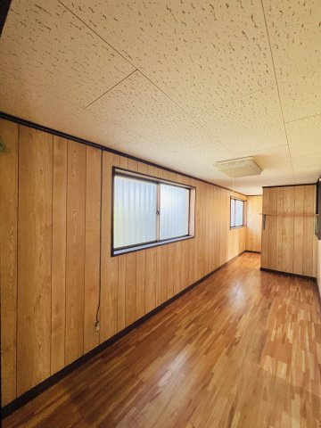 渋川市金井の収納|2階には奥行きのある広々とした納戸◎