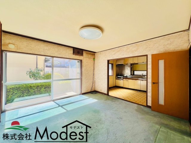 渋川市金井の居間・リビング|日当たりも良好な、ご家族も自然と集まる空間♪