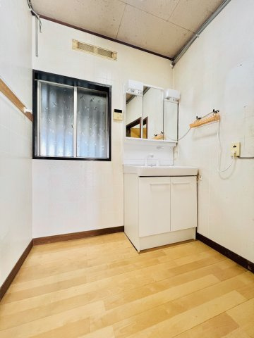 渋川市金井の洗面所|広々とした空間の洗面脱衣所◎